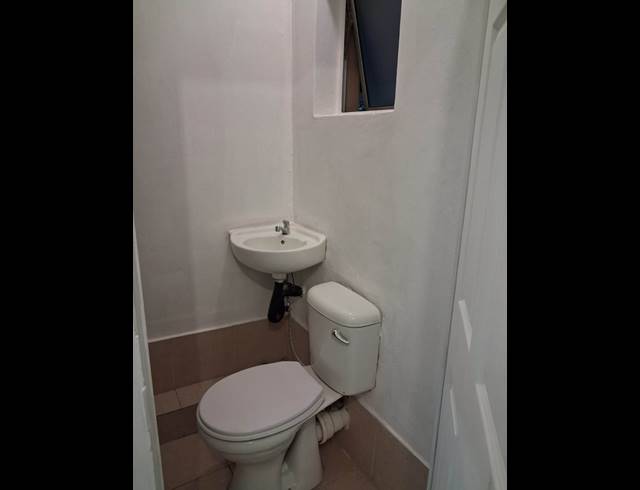 1 BEDROOM FLAT TO LET IN COWIES HILL
